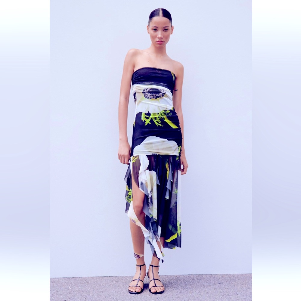 Blogger’s favorite!! Zara strapless dress